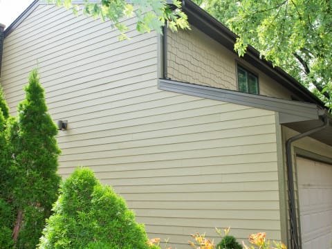 James Hardie lap siding installation in Northbrook project photo 4