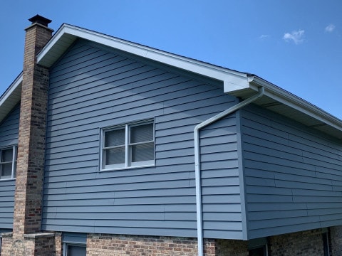 Royal vinyl Insulated & Shake and Shingles siding installation in Lemont project photo