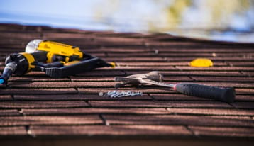 Roof shingle repair with hummer