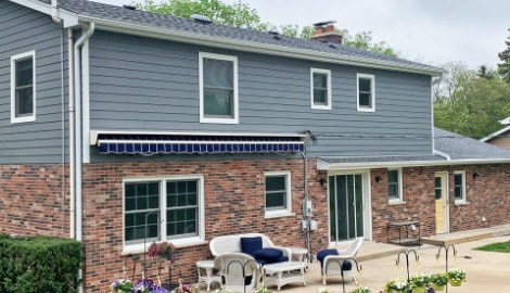 LP SmartSide siding, Atlas Pinnacle shingle roofing and guttering in Hinsdale project photo 1